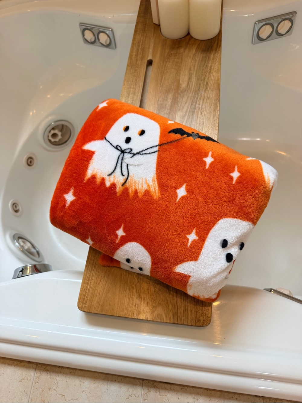 Target brand Halloween Ghost hyde and eek throw blanket 50“ x 60“